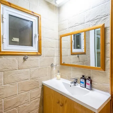 House Eufrosyne Mutulász