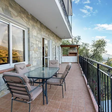 House Eufrosyne * Mutulász